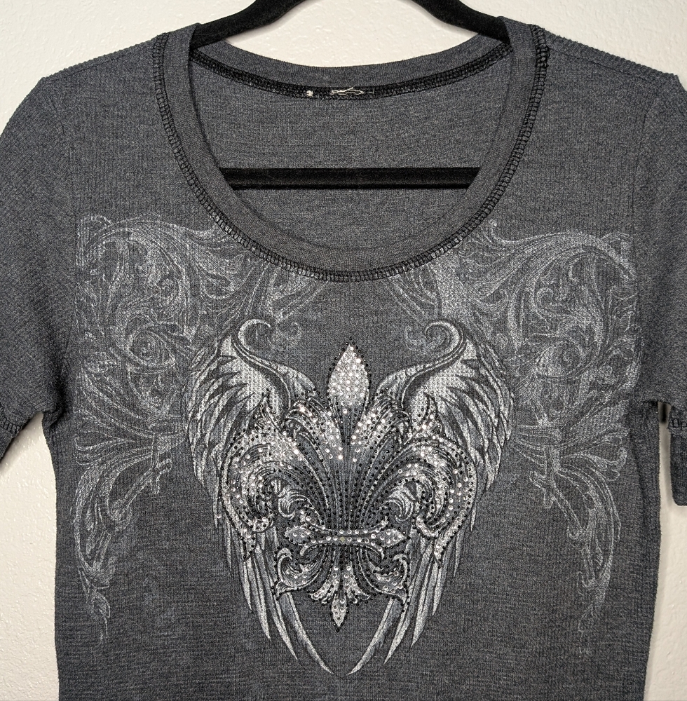 Womens Gray Y2K Vintage Fleur De Lis Wings Rhinestone Graphic Thermal Top XL - Picture 2 of 9
